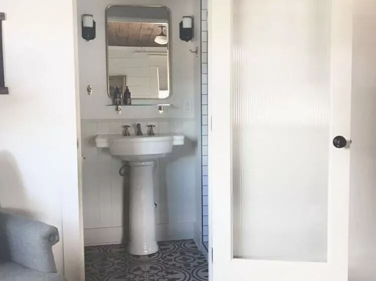 Majatalo The Landing Hotel And Dining