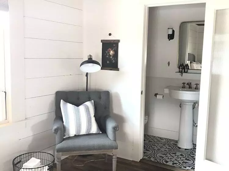 Majatalo The Landing Hotel And Dining