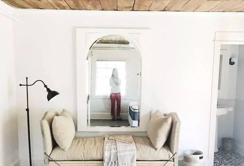 Majatalo The Landing Hotel And Dining