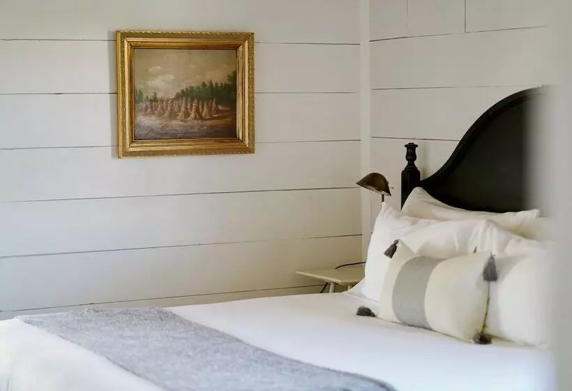 Majatalo The Landing Hotel And Dining