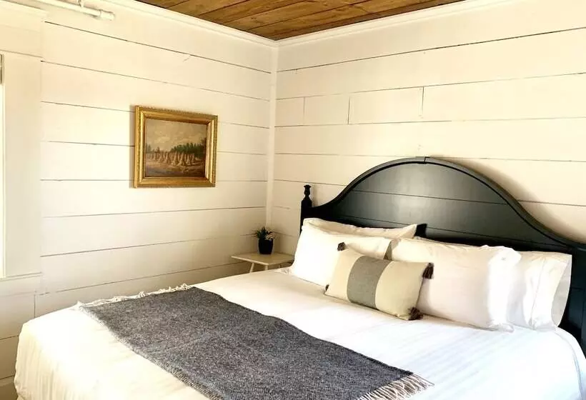 Majatalo The Landing Hotel And Dining