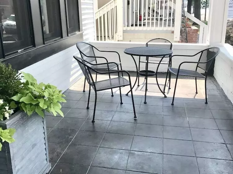 Majatalo The Landing Hotel And Dining