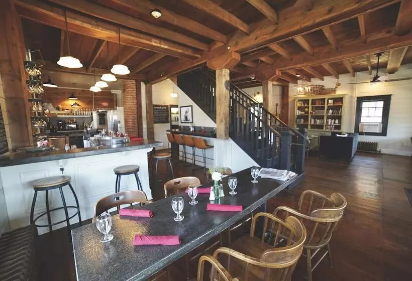 Majatalo The Landing Hotel And Dining