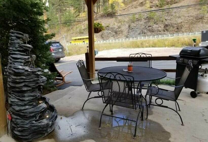 Ponderosa Pines Inn And Cabins