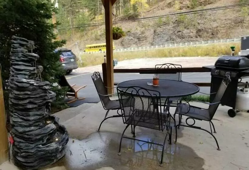 Ponderosa Pines Inn And Cabins