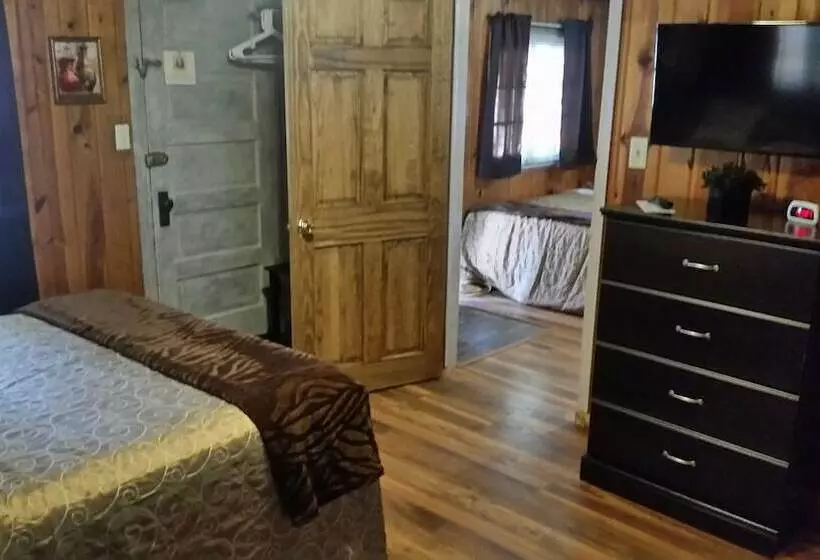 Ponderosa Pines Inn And Cabins