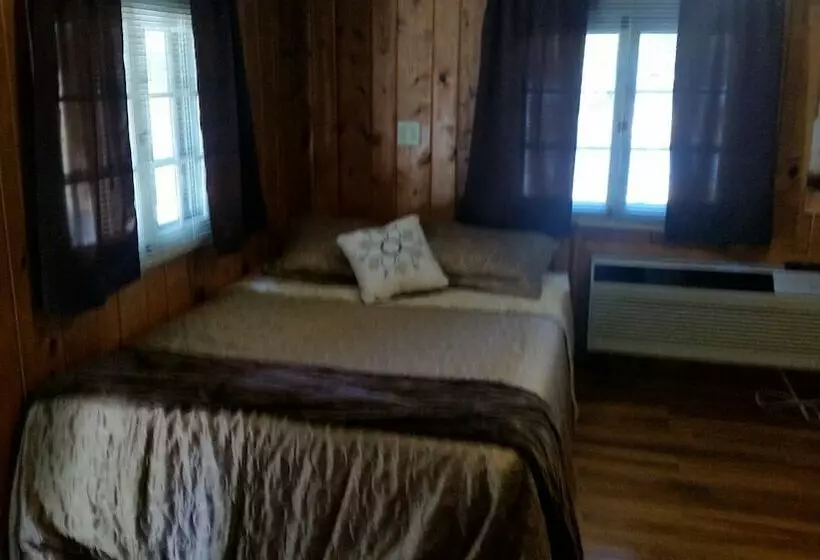 Ponderosa Pines Inn And Cabins