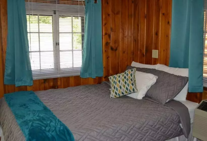 Ponderosa Pines Inn And Cabins