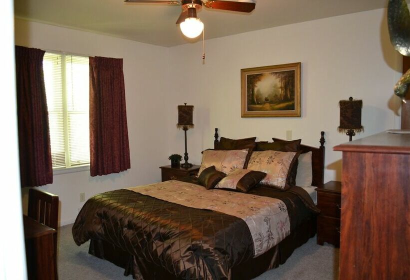 Ponderosa Pines Inn And Cabins