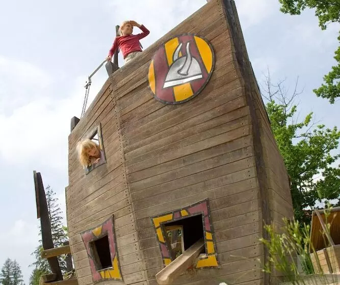 リゾートホテル Trixi Park Zittauer Gebirge   Ferienhäuser, Hotel Und Camping