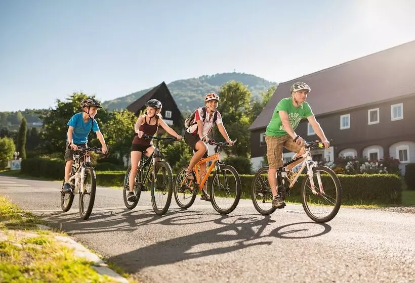 リゾートホテル Trixi Park Zittauer Gebirge   Ferienhäuser, Hotel Und Camping