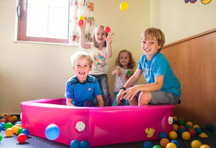 リゾートホテル Trixi Park Zittauer Gebirge   Ferienhäuser, Hotel Und Camping