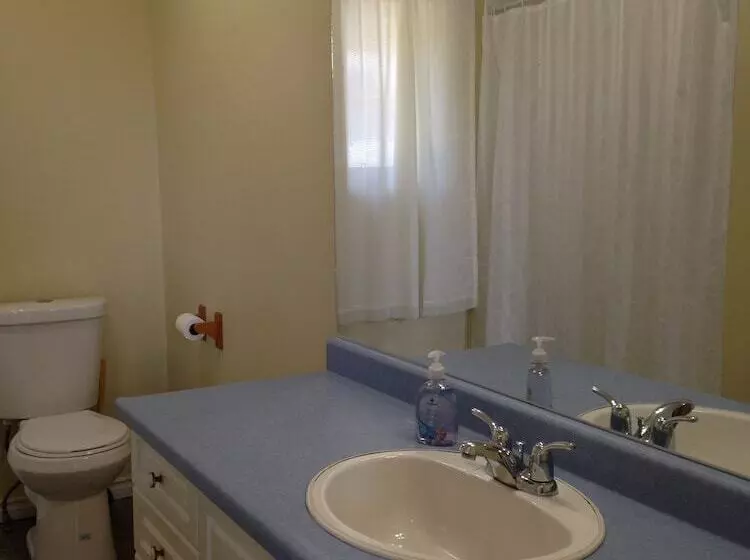 Warbler S Roost Country Inn B&b