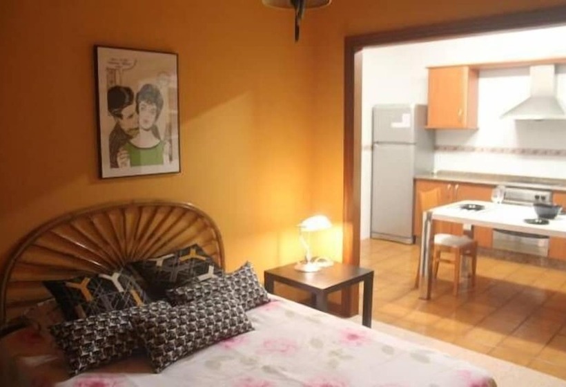 7feetsurfcamp Hostel