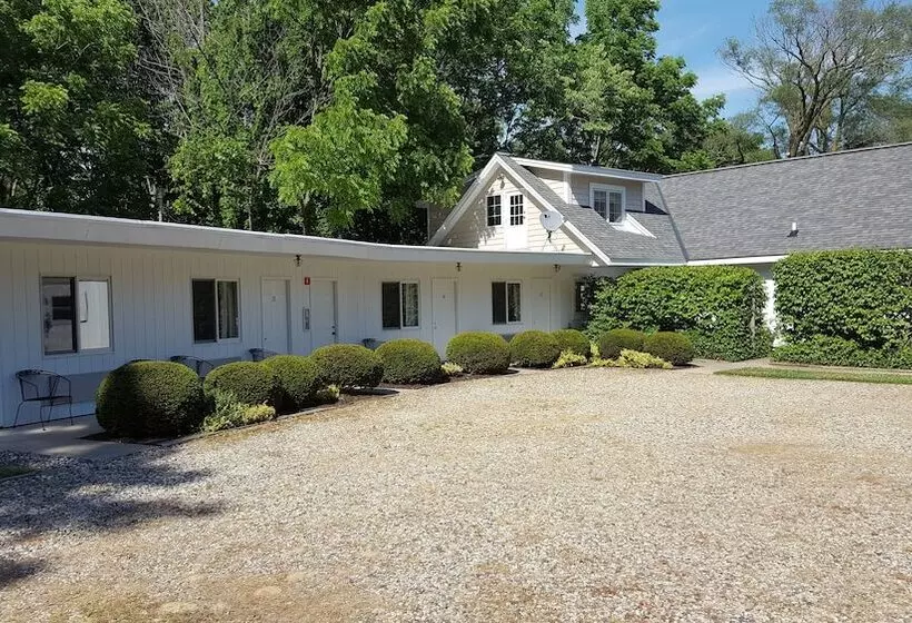 Captain S Quarters Motel