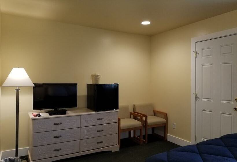 Captain S Quarters Motel