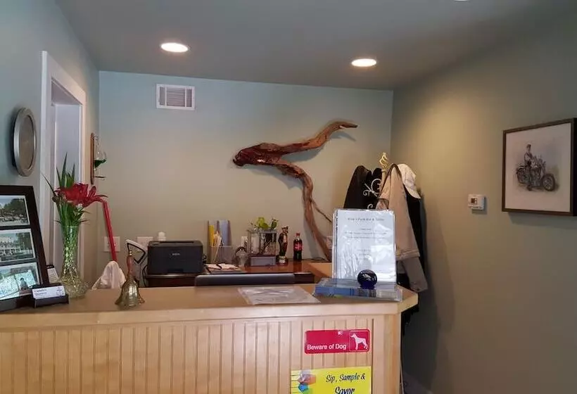 Captain S Quarters Motel