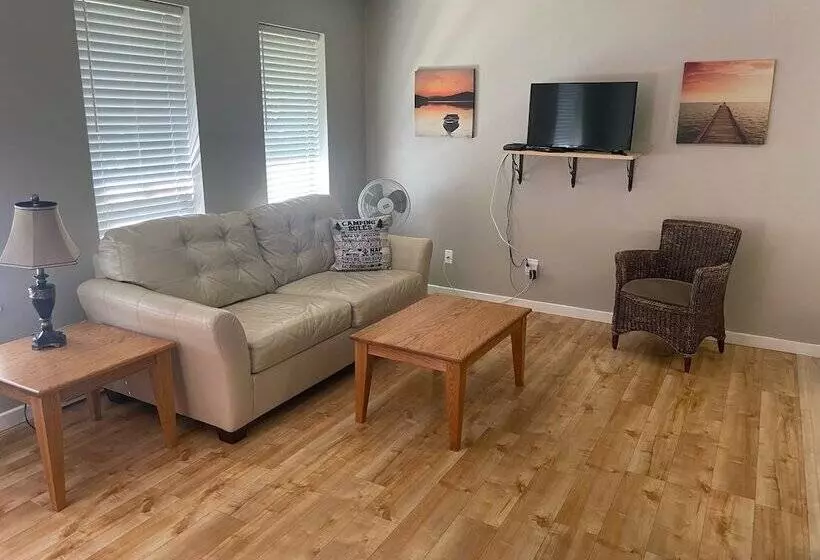 Cedar Grove Motel And Cabins