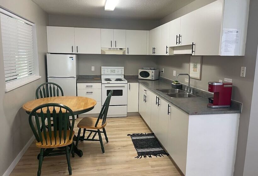 Cedar Grove Motel And Cabins