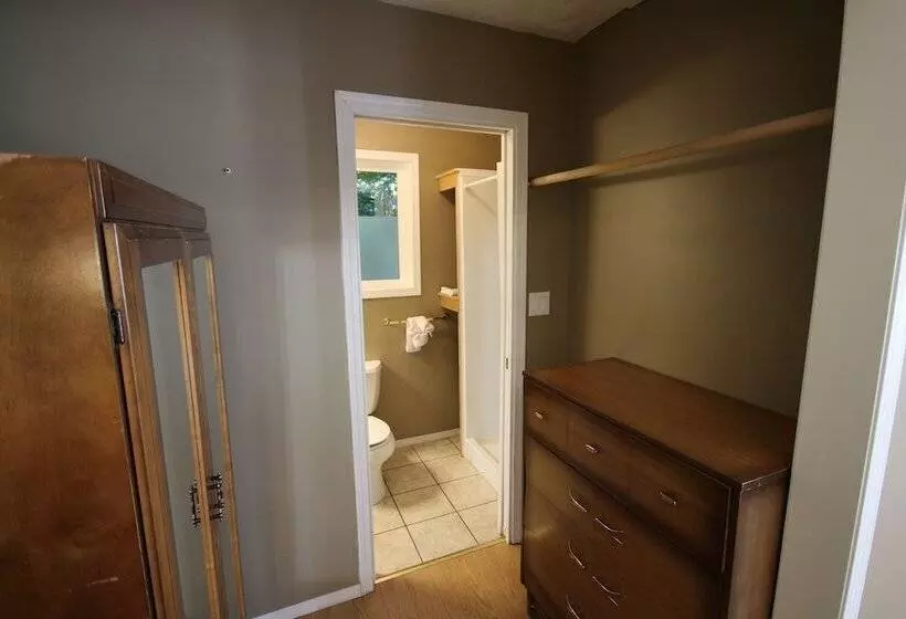 Cedar Grove Motel And Cabins