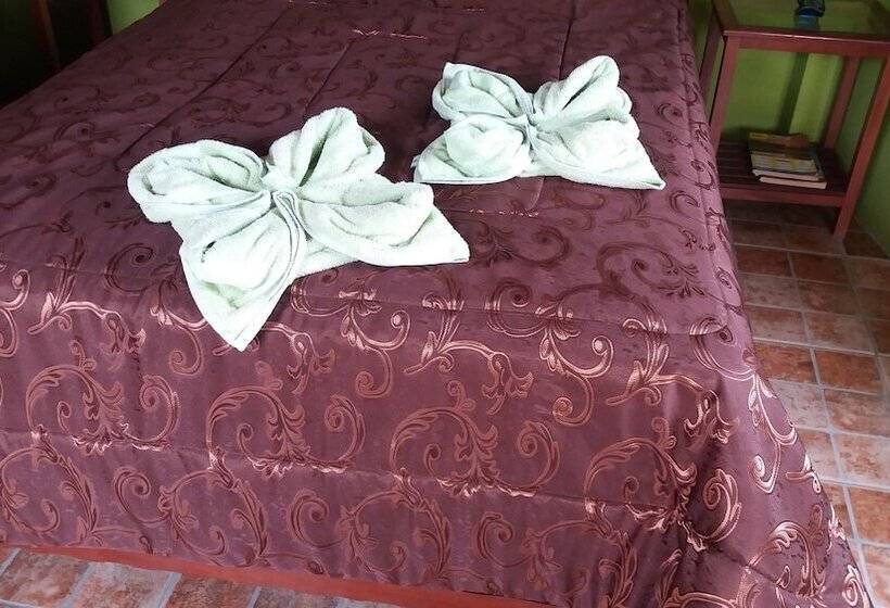 Hostal Camping Naylamp Hostel