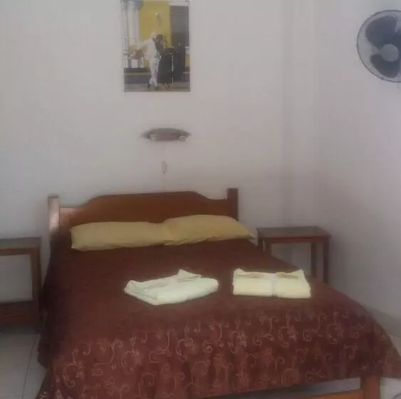 Hostal Camping Naylamp   Hostel