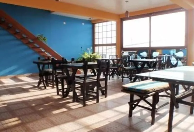 Hostal Camping Naylamp   Hostel