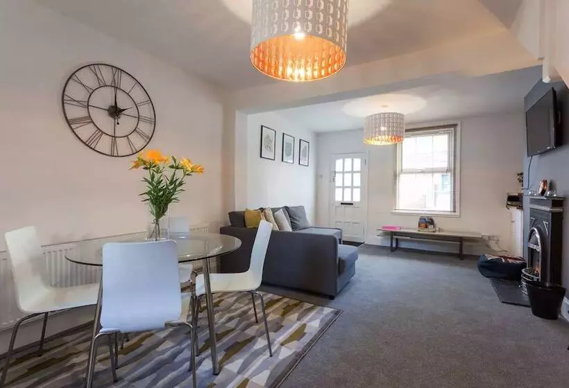 هتل Hastings House Luton   Inhabit Short Stays