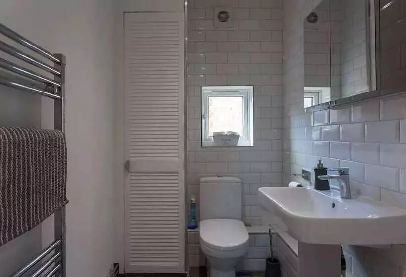 هتل Hastings House Luton   Inhabit Short Stays