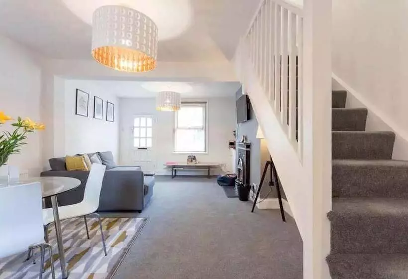 هتل Hastings House Luton   Inhabit Short Stays