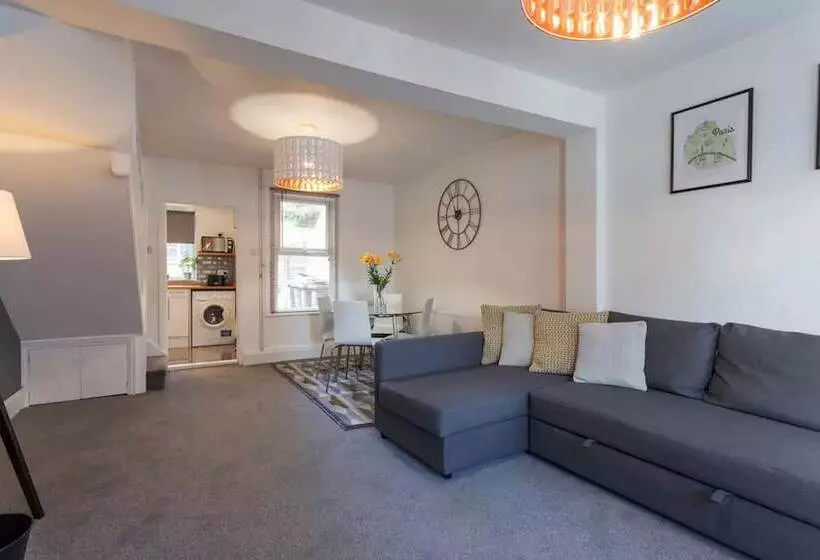هتل Hastings House Luton   Inhabit Short Stays