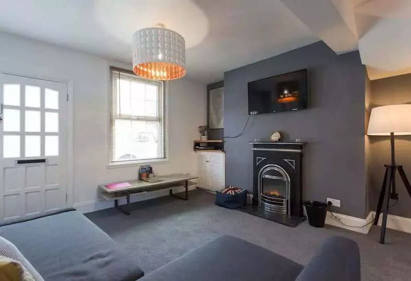هتل Hastings House Luton   Inhabit Short Stays