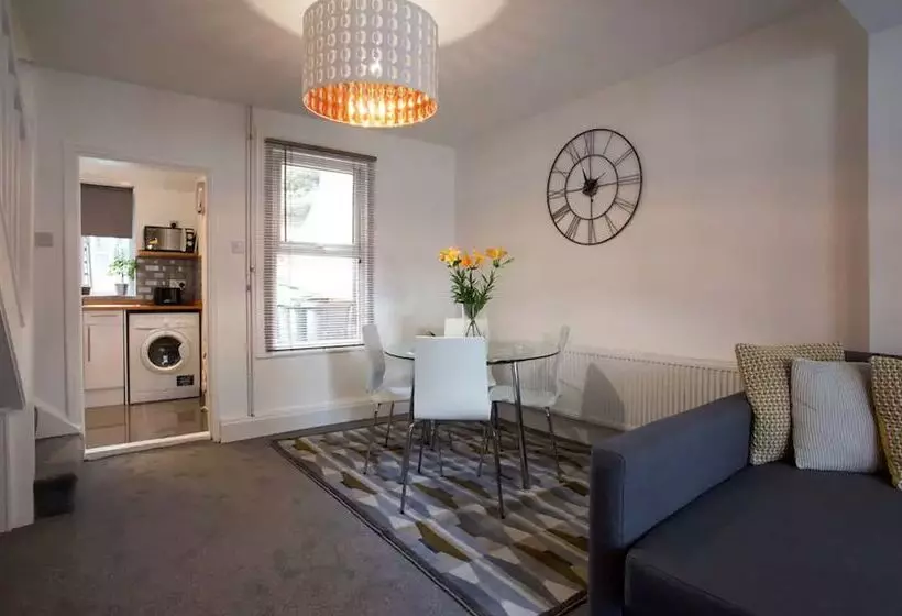 هتل Hastings House Luton   Inhabit Short Stays