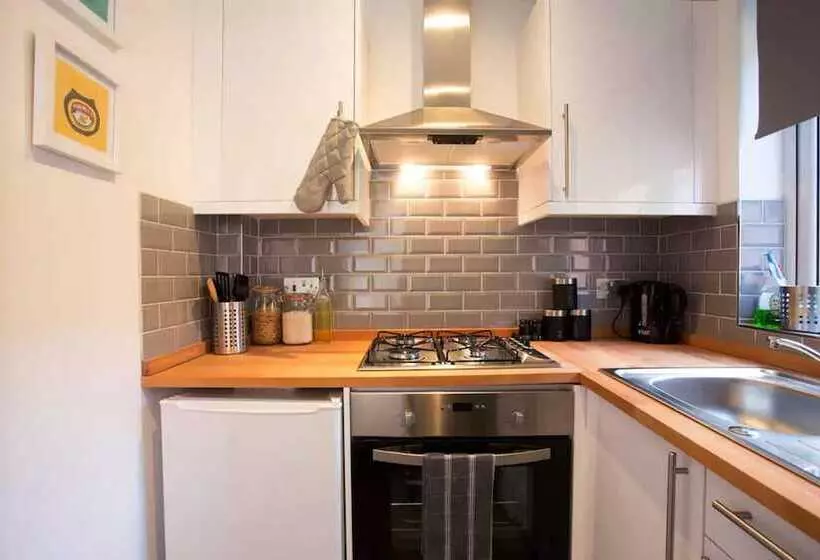 هتل Hastings House Luton   Inhabit Short Stays