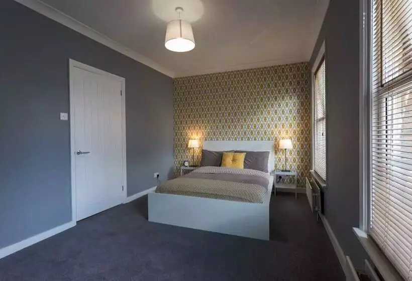 هتل Hastings House Luton   Inhabit Short Stays