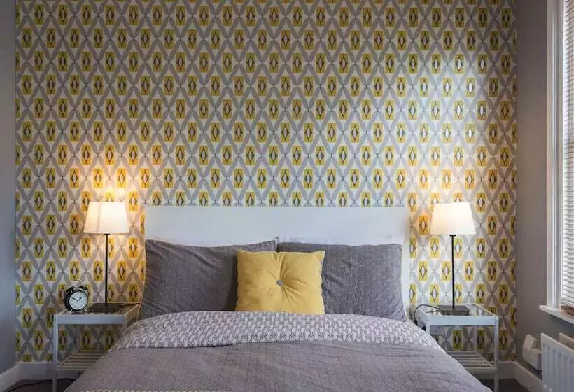 هتل Hastings House Luton   Inhabit Short Stays