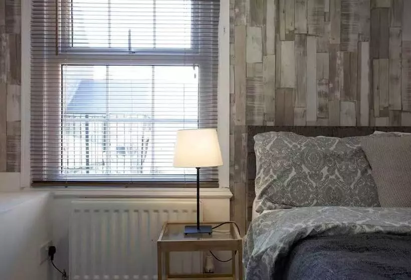 هتل Hastings House Luton   Inhabit Short Stays