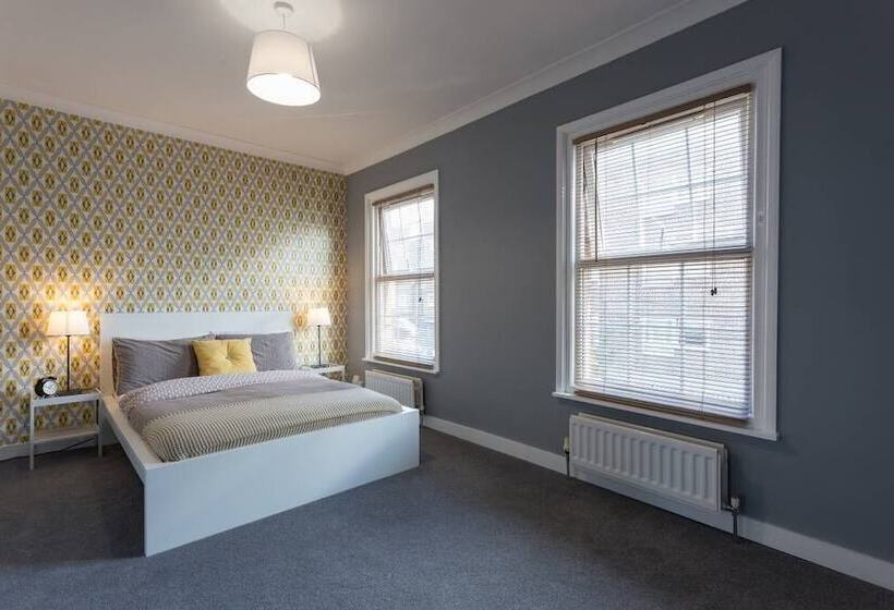 בית מלון כפרי Hastings House Luton   Inhabit Short Stays