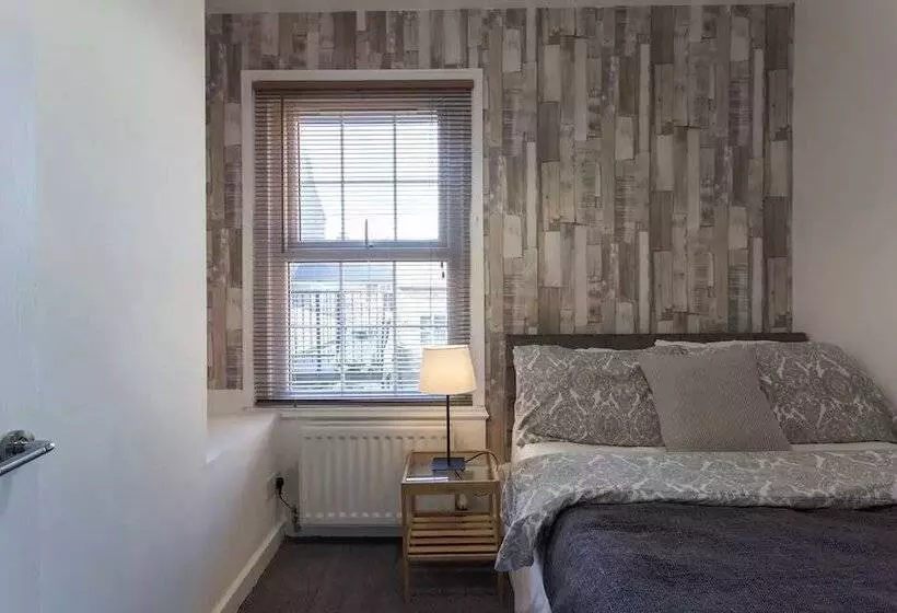 هتل Hastings House Luton   Inhabit Short Stays