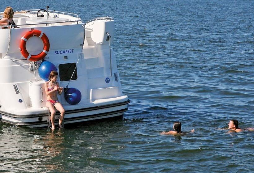 ホテル Kuhnle Tours Hafendorf Müritz