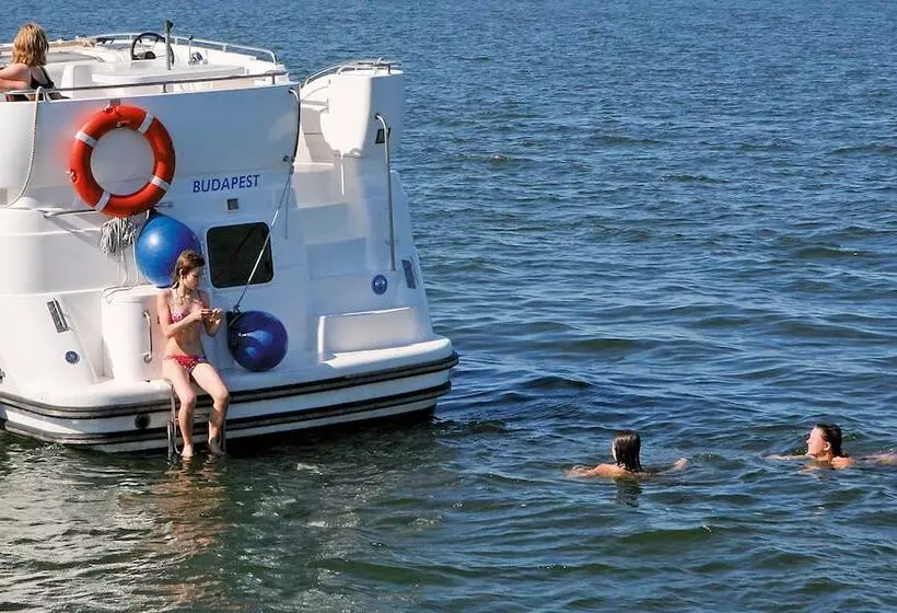 Hotelli Kuhnle Tours Hafendorf Müritz