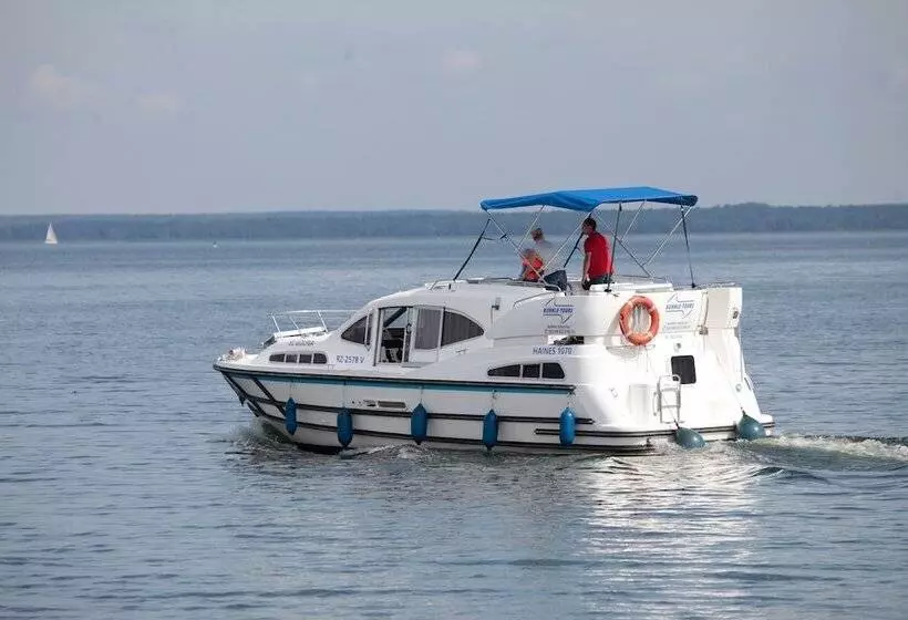 Hotelli Kuhnle Tours Hafendorf Müritz