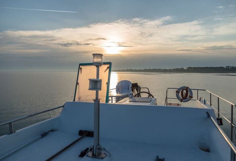 ホテル Kuhnle Tours Hafendorf Müritz