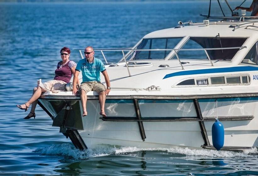 ホテル Kuhnle Tours Hafendorf Müritz