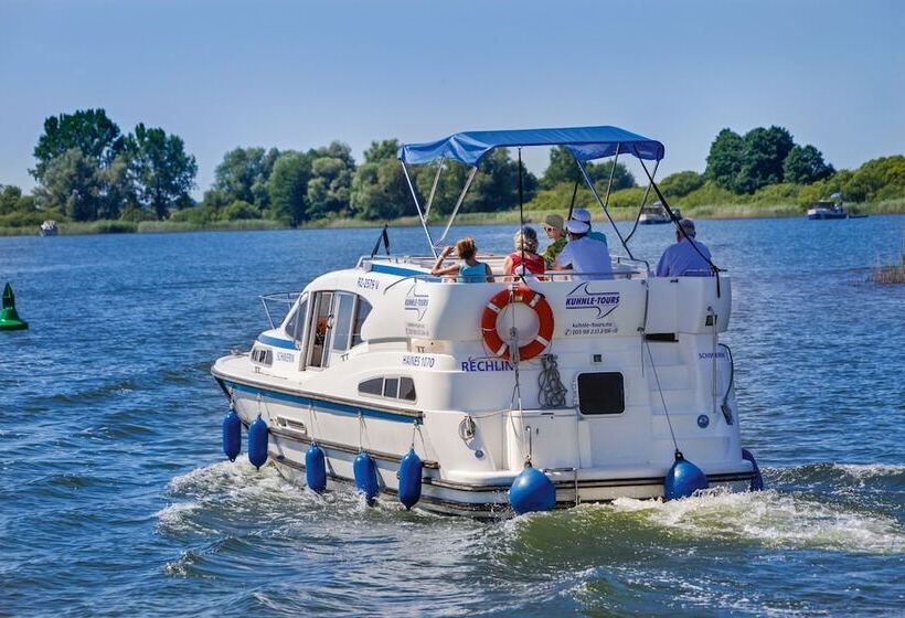 ホテル Kuhnle Tours Hafendorf Müritz