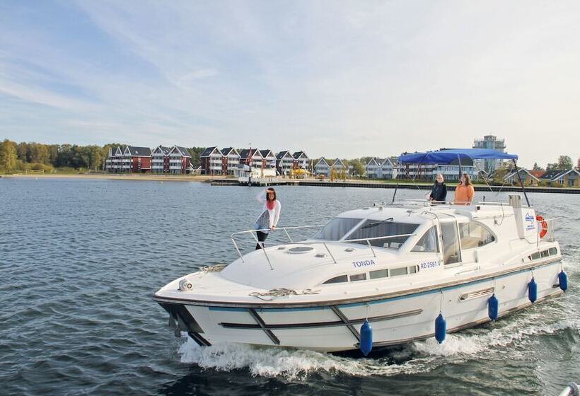 ホテル Kuhnle Tours Hafendorf Müritz