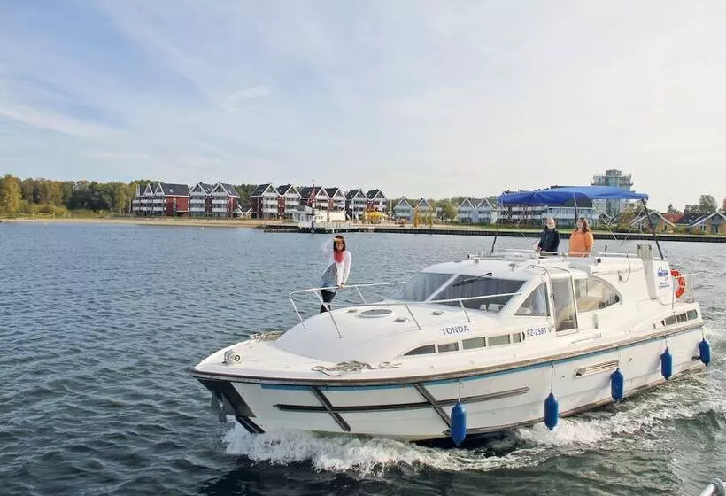 Hotelli Kuhnle Tours Hafendorf Müritz