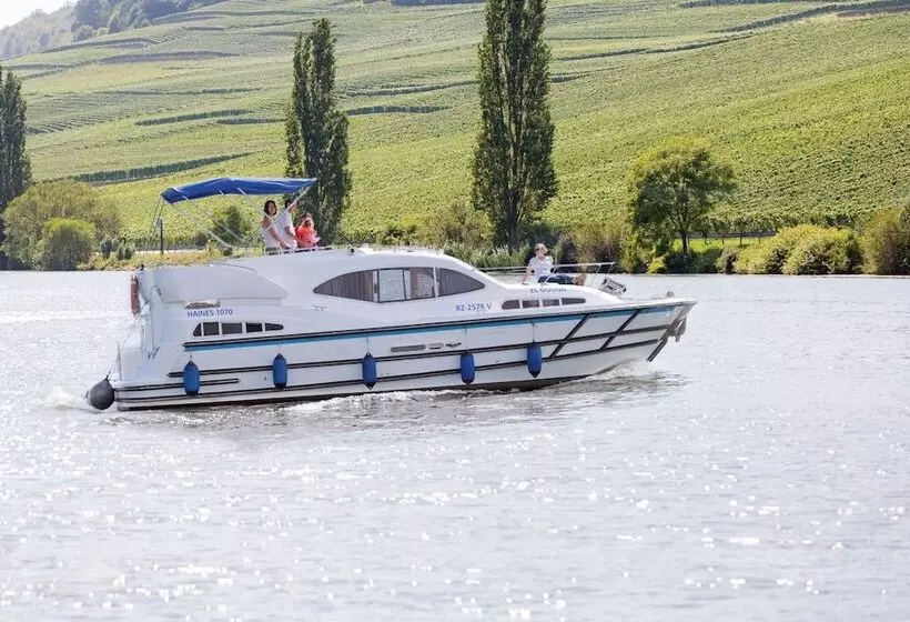 Hotelli Kuhnle Tours Hafendorf Müritz