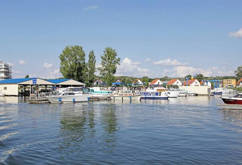 ホテル Kuhnle Tours Hafendorf Müritz