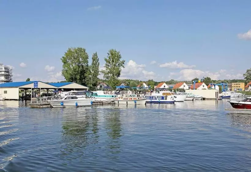 Hotelli Kuhnle Tours Hafendorf Müritz